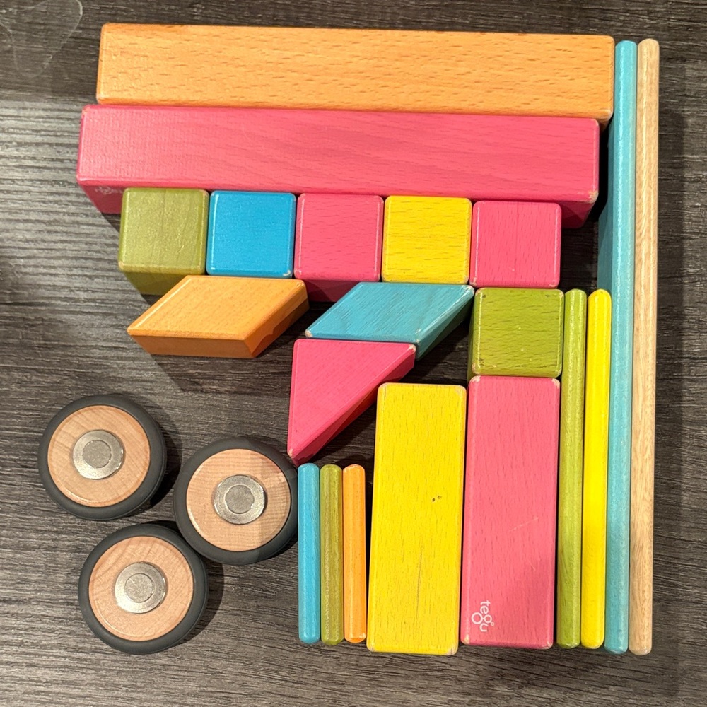 Tegu Magnetic Wooden Block Set – 23 Pieces